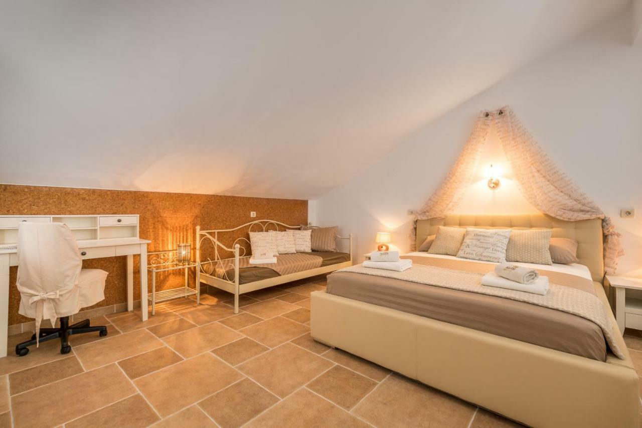 Holiday Home Harmony Žrnovnica Exteriör bild